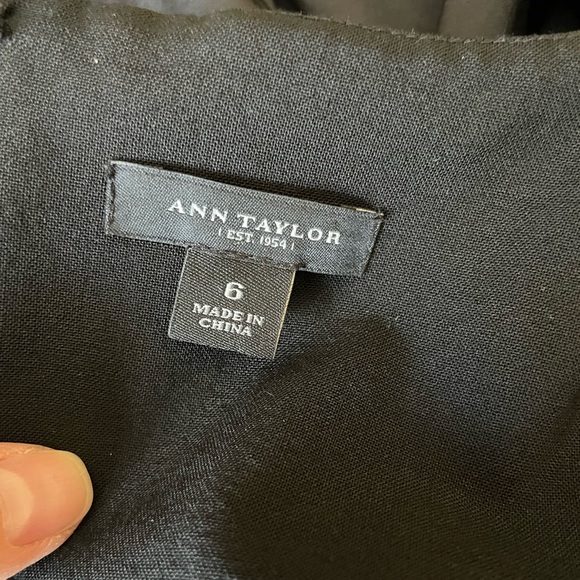 Ann Taylor size 6 Suit Dress Black Wool, beautiful seam work/ bra strap holder - Picture 4 of 6